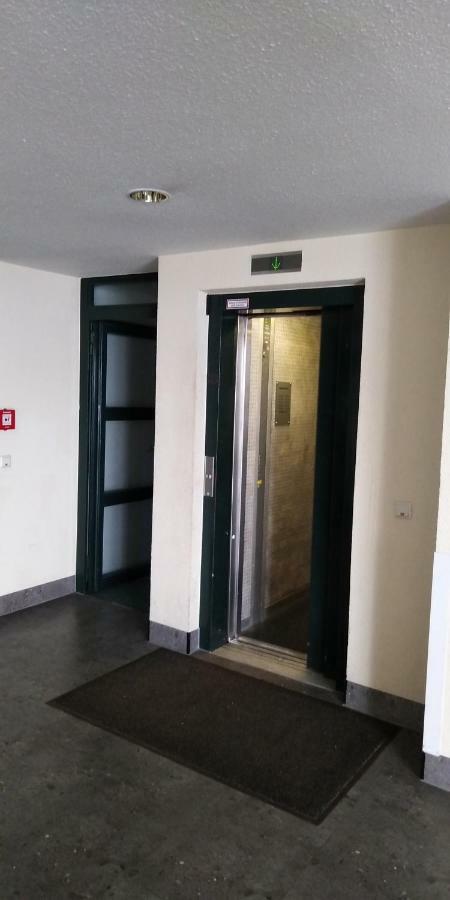 Sroom 118 And 119 In Center Ройтлинген Экстерьер фото